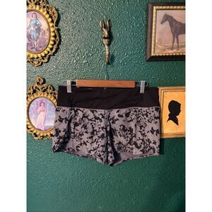 Lululemon Speed Up Shorts Size 6 Floral